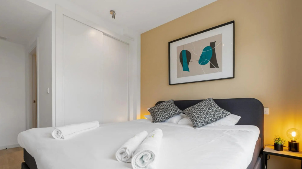 Roli in Estepona with 2 bedrooms and 2 bathrooms