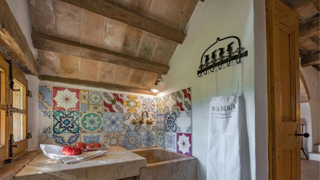 Beautiful Luxury Independent Villa With 13 Sleeps -prugnolo