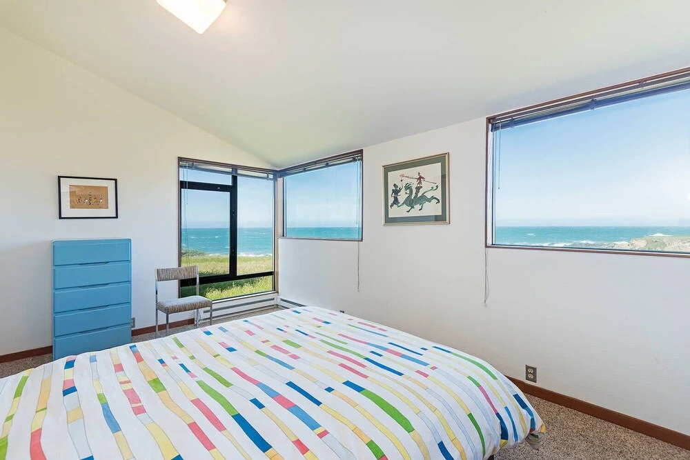 Haltwhistle West w/ Ocean Views!
