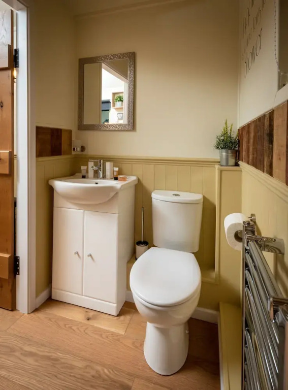 Hillside View Shepherds Hut - Ockeridge Rural Retreats