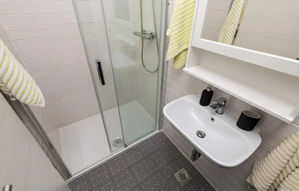Nice Apartment in Barbat with Hot Tub, WiFi & 3 Bedrooms