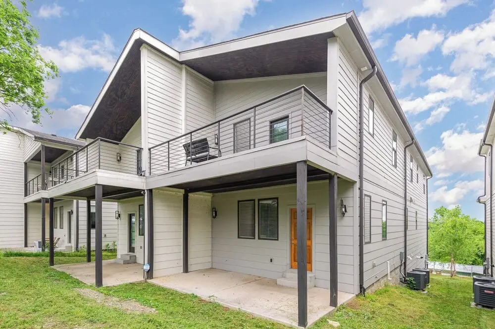 Citrine-private Patio & Balcony-near Germantown