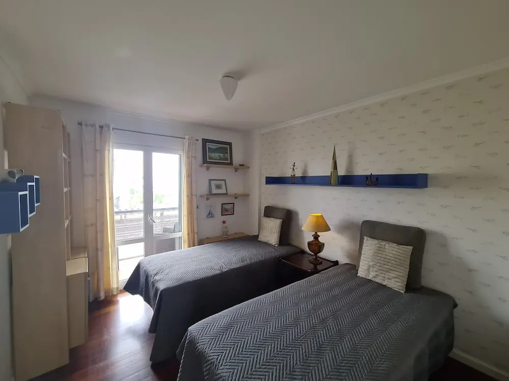 Seaside Escape - 3 Bedroom Apartment Sleeps 6