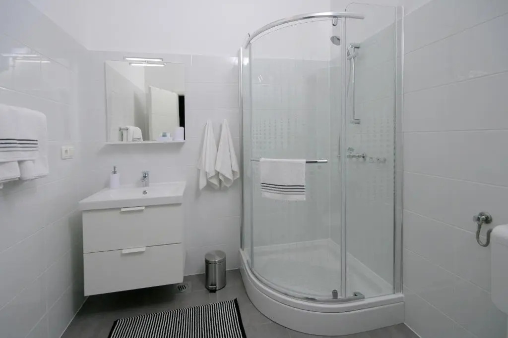 Charm Apartments And Rooms