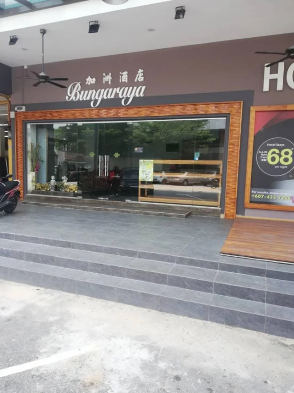 Room V @ Jalan Sultanah Near Bus Stop Batu Pahat