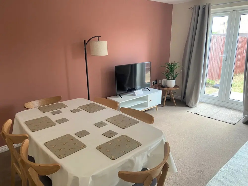 Oakley Vale House and Garden! Free Private Parking, TV, Fully Equipped