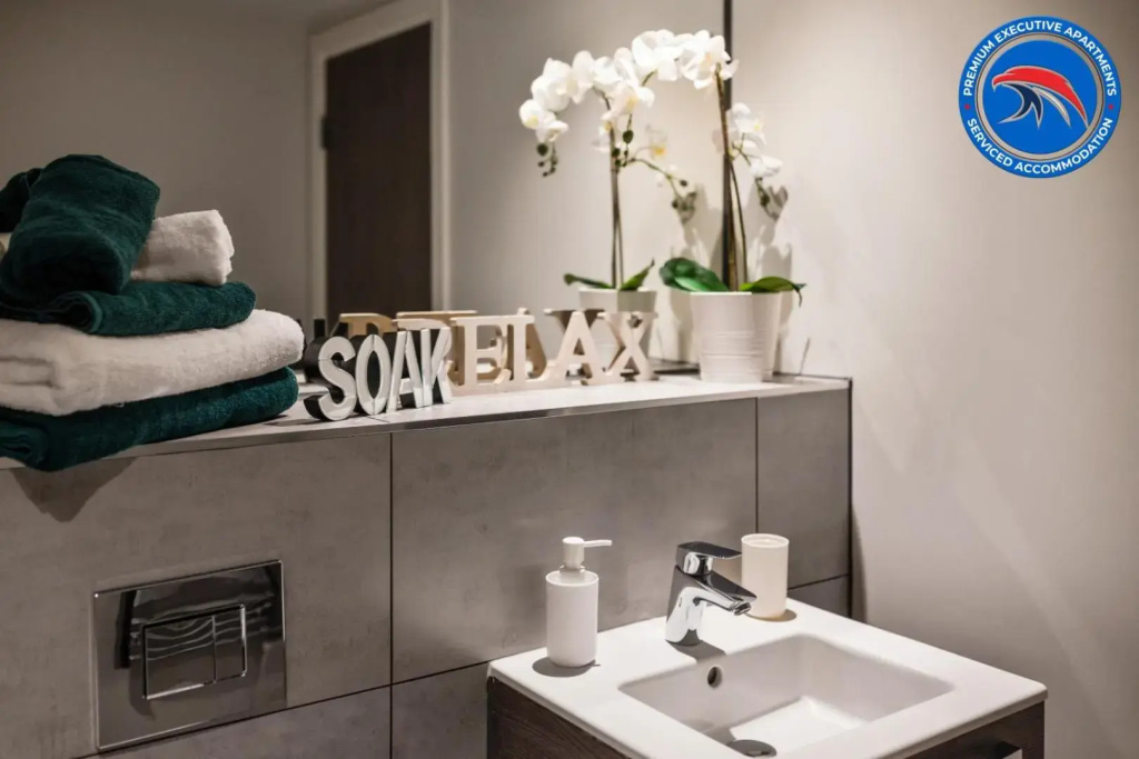 50 PERCENT OFF - Perfect for Long Stays - For Business, Professionals , Relocations & Families I Gym I Boardroom I Cinema I WIFI - Book today 2 Bed at Premium Executive Serviced Apartment - St Martins Place