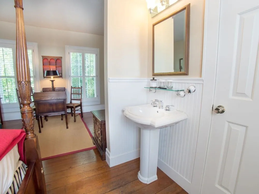 McCully House Inn