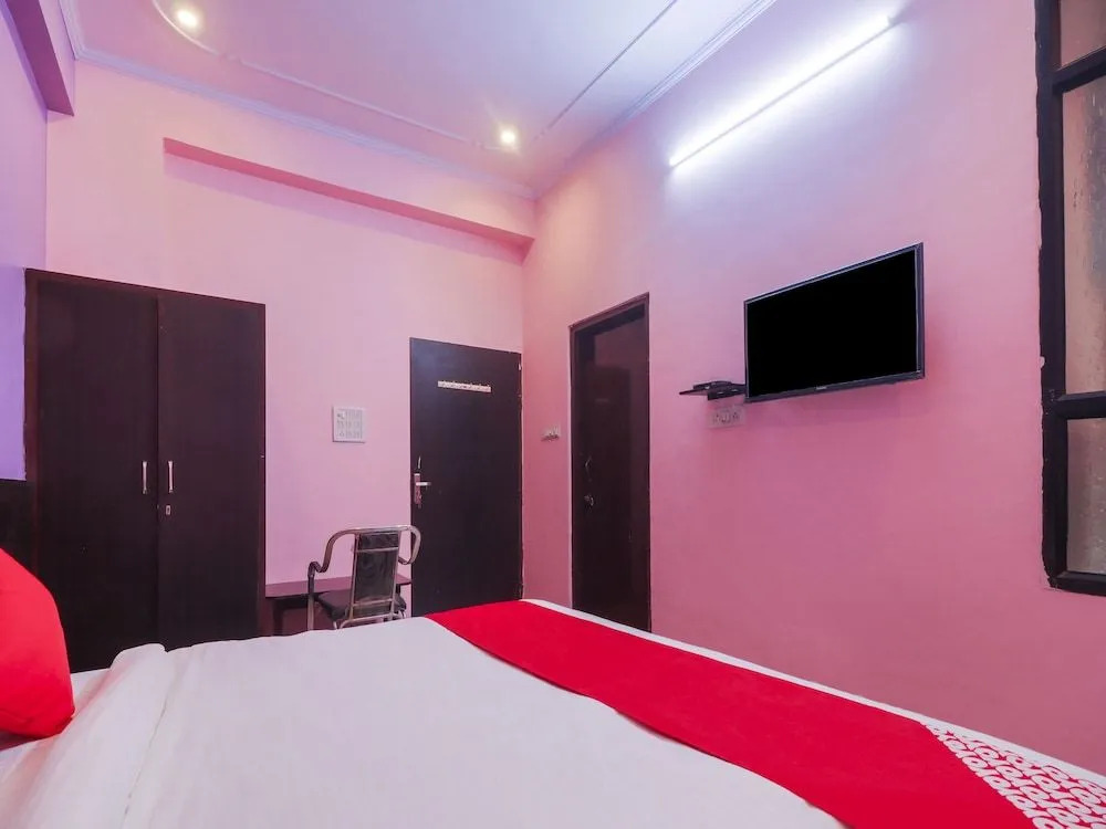 OYO 24615 Hotel Shivam Palace