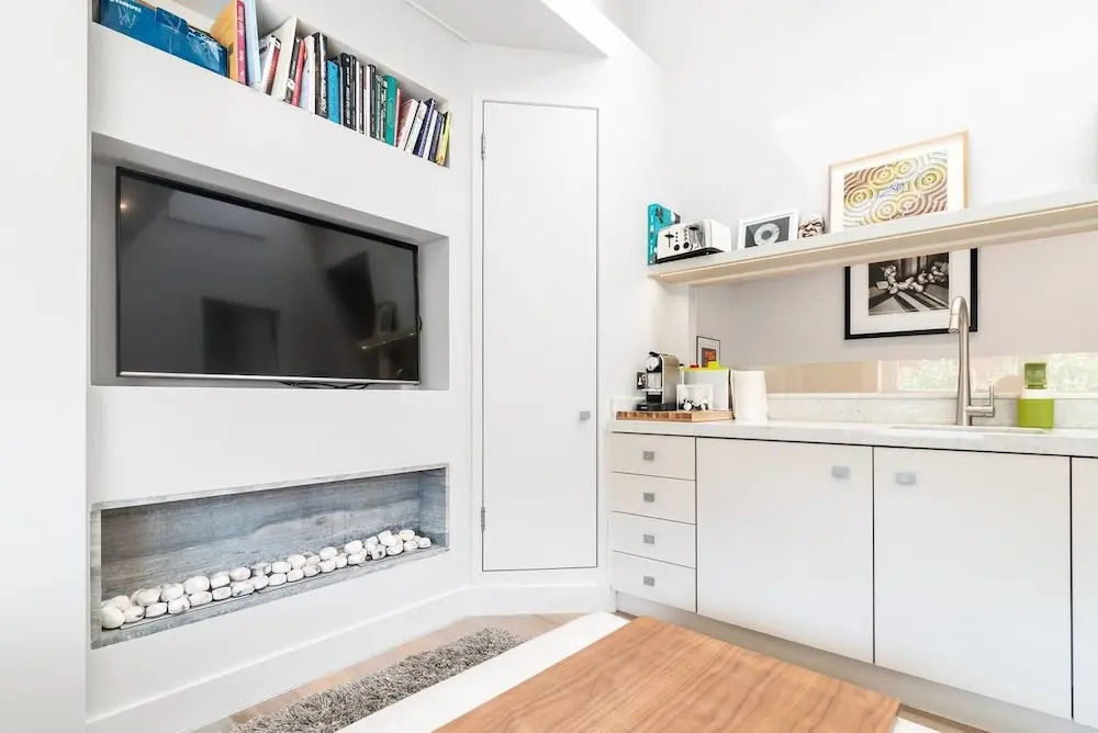 Lovely 1BR Home by River Thames! 2 Guests