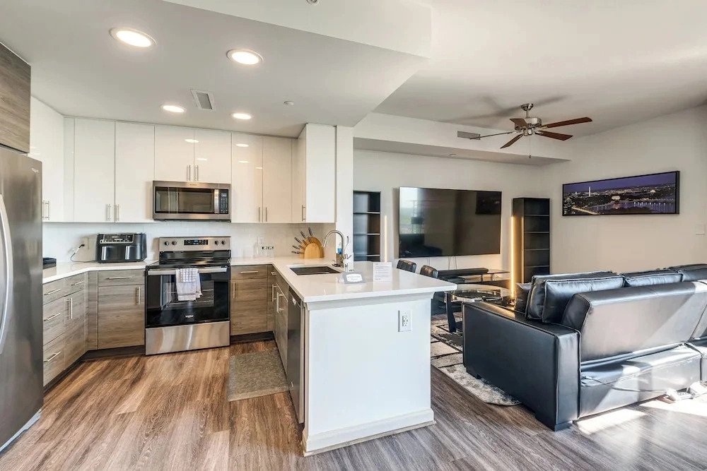 1 Mi to DCA Airport: Potomac Yard Apt w/ Pool