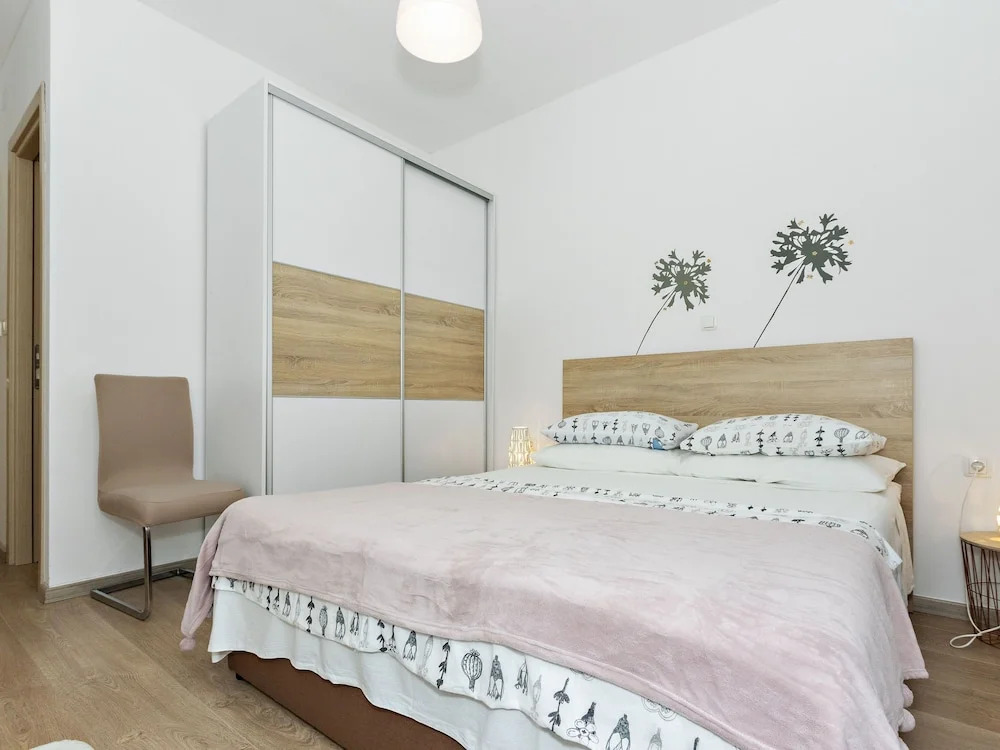 Modern Apartment in Newly Built House with Pool And Seview, 150m From the Beach
