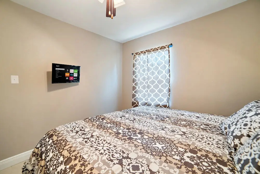 3BR House in Tampa by Tom Well IG - 3220