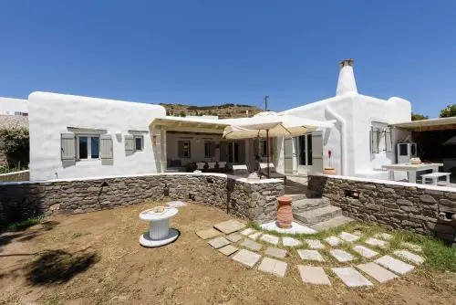 Cycladic beauty and tranquillity in Kostos, Paros