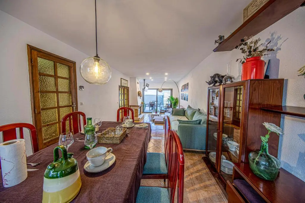 HOUSE APARTMENT LESCALA