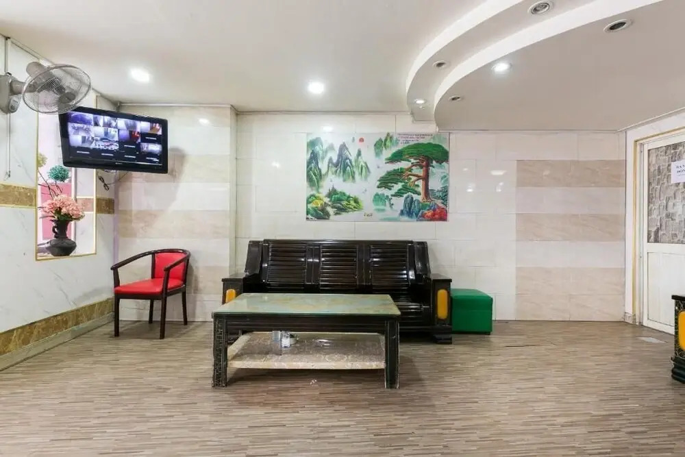 OYO 885 Ngoc Thinh Hotel