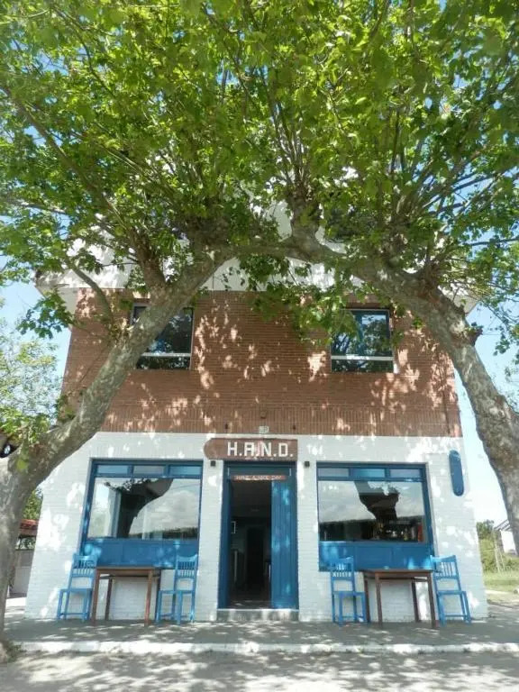 H.A.N.D Surf Hostel