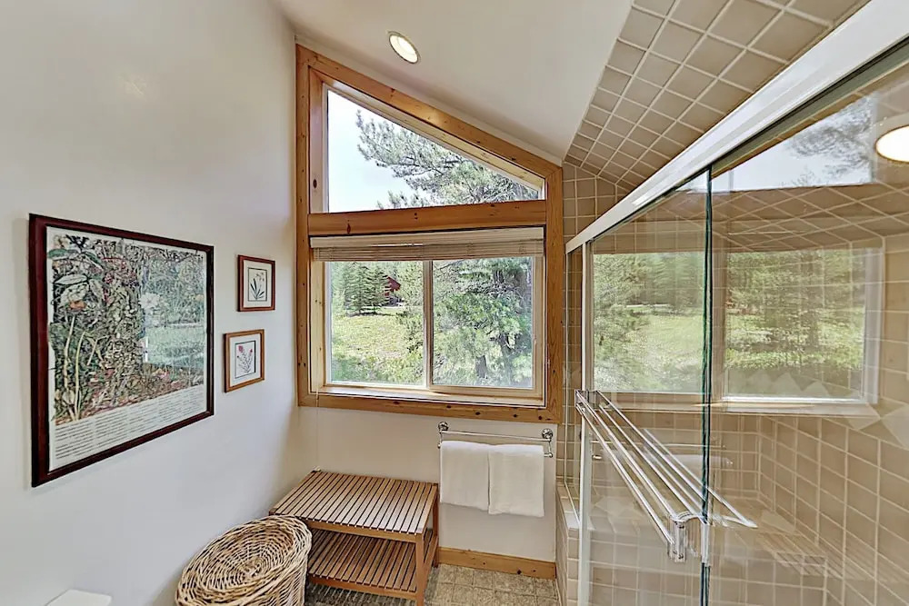 Cozy Haven Near Tahoe Donner Amenities 3 Bedroom Home