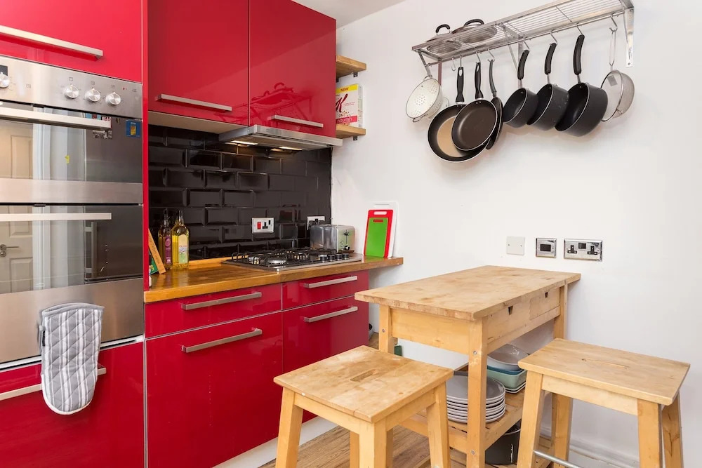 Light and Spacious 3 Bed Next to Victoria Park