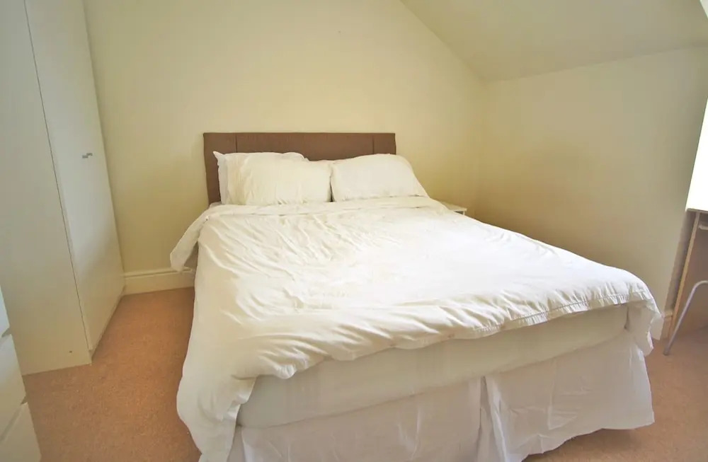 Spacious, Bright, Festival Flat for 6 at Meadows
