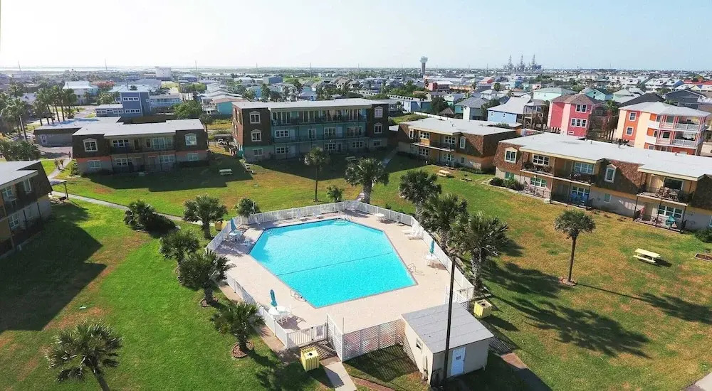 Beach Boardwalk Access, 2 Pools, Pickleball/tennis Beach Bliss by Avantstay