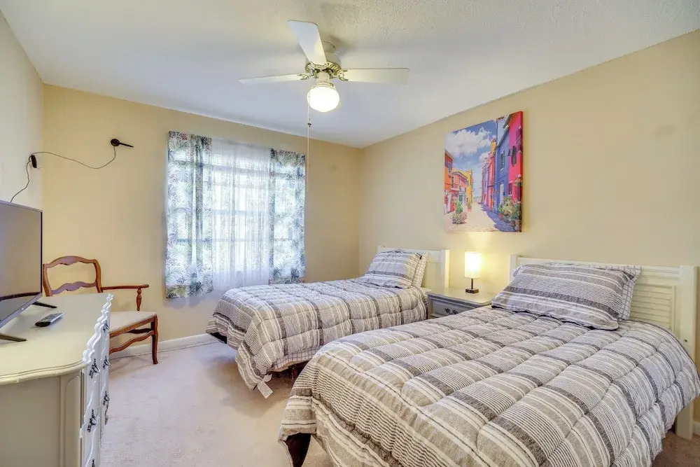 7 Mi to Satellite Beach: Melbourne Home w/ Yard