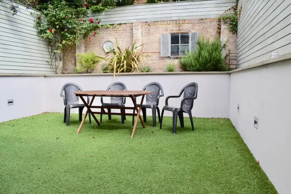Bright and Modern 5 Bedroom Home With Garden
