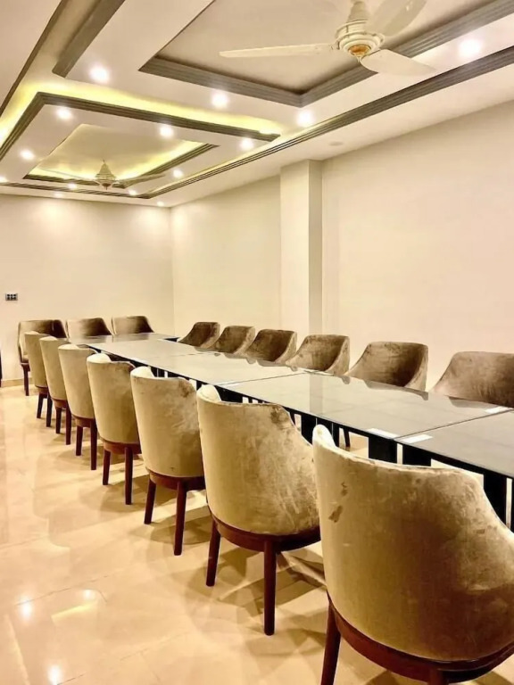 Grand Luxury Hotel Multan