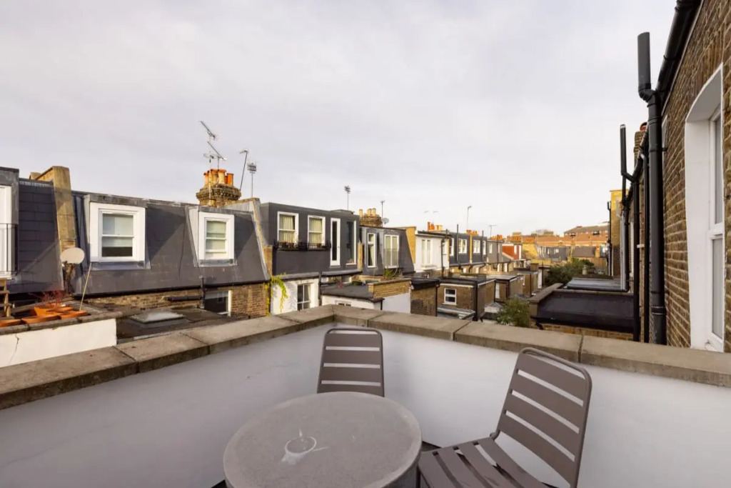 The White City Wonder-Modern 4BDR with Garden and Rooftop Terrace