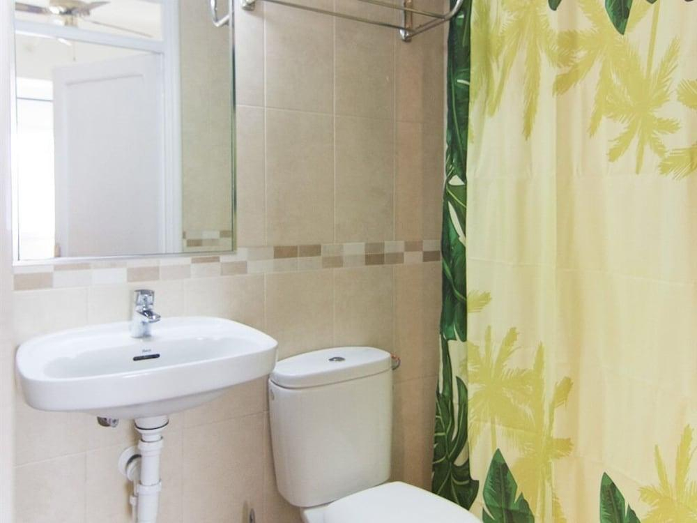 Nanit Rooms Ibiza Hostal