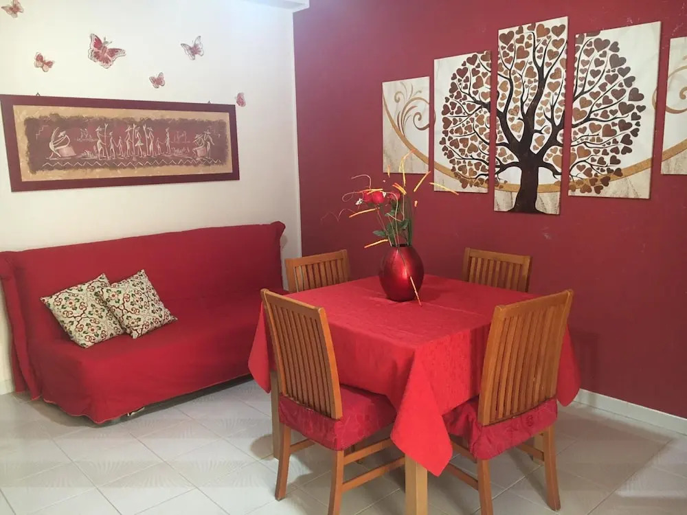 The Wisteria Apartment Near to Main Beach