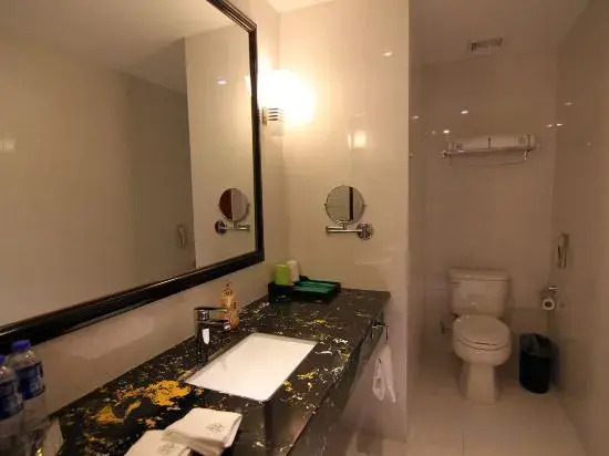 Four Seasons Guanghua Hotel