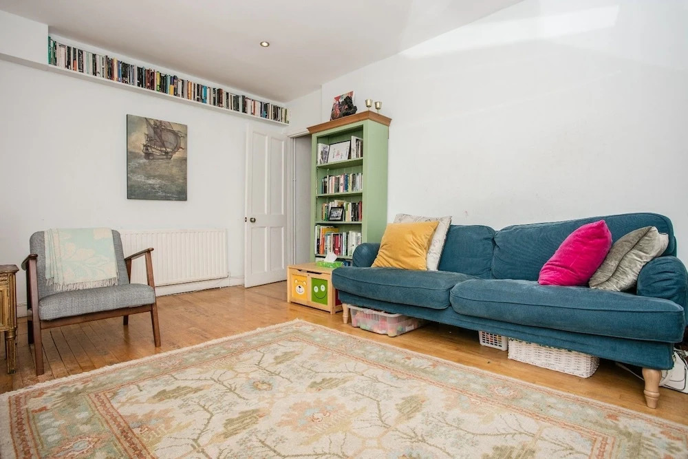 Spacious 3 Bedroom House in Clapton