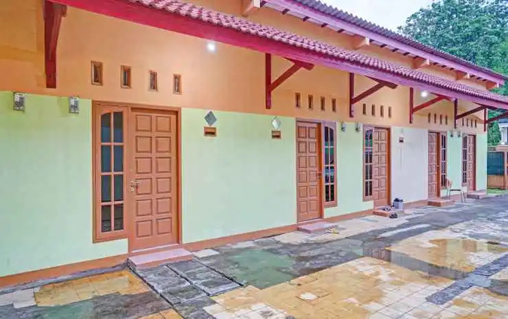 OYO 90648 Kusnan Guest House Syariah