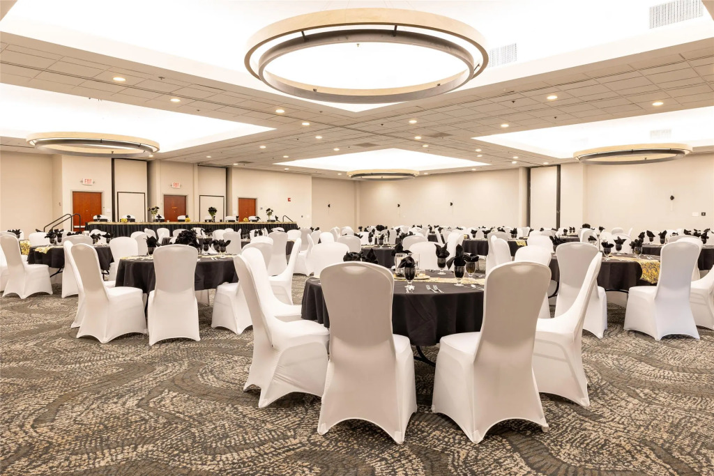 DoubleTree by Hilton Austin, MN