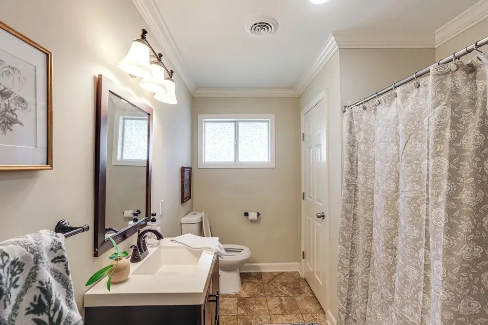 < 1 Mi to Ole Miss & The Grove! Charming Getaway