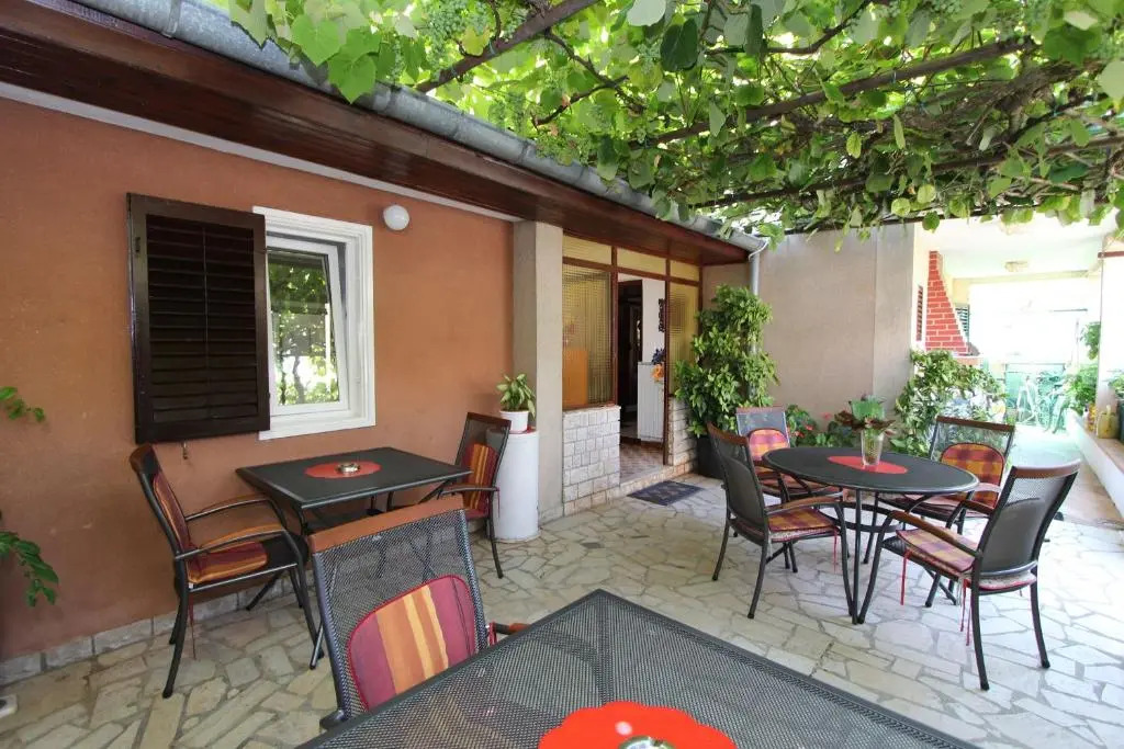 Rooms and Apartment Pina