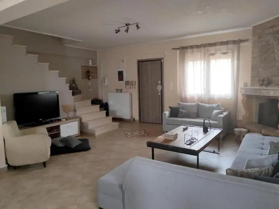Nikos House Megara