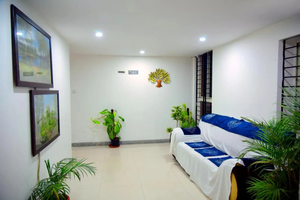 Hotel Housefinch Residency