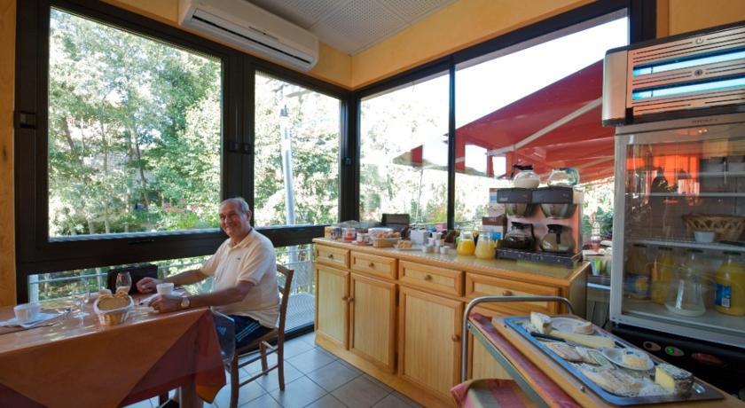 Logis Hotel Restaurant Auberge Les Rives de lArzon