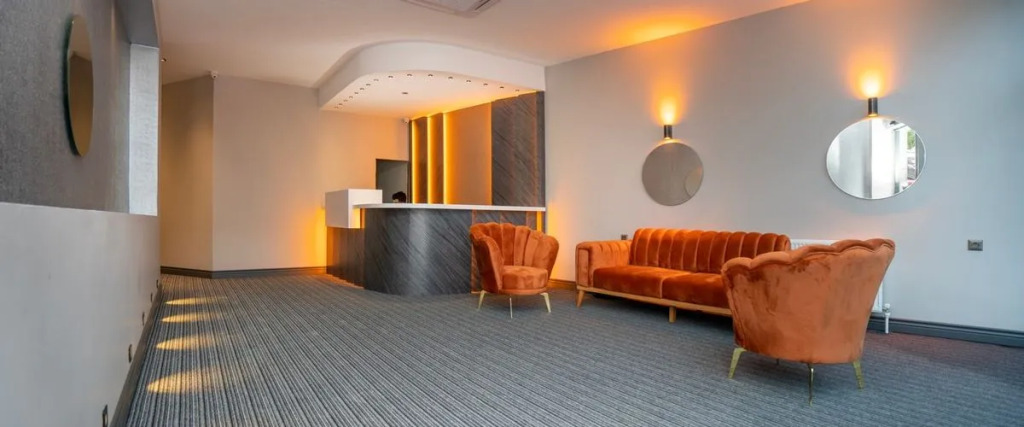 Center Suite