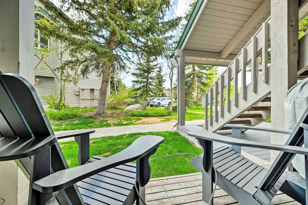Hot Tub Access: Mammoth Lakes Nature Escape!