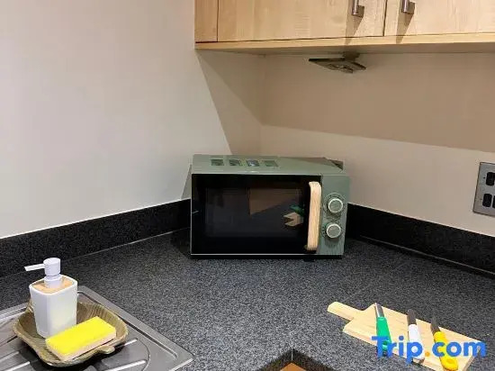 Two-bed Luxury Apartment B12LS by Live Comfortably