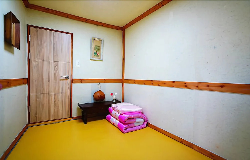 Jeonju Hanok Village Beautiful Garden House