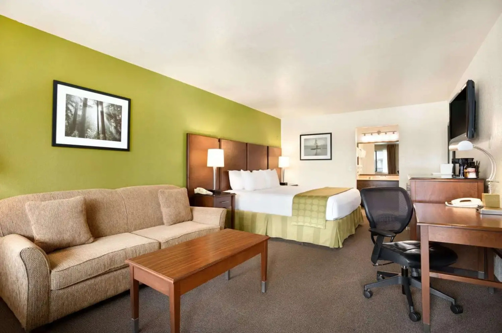 Ramada by Wyndham San Diego North Hotel & Conference Center