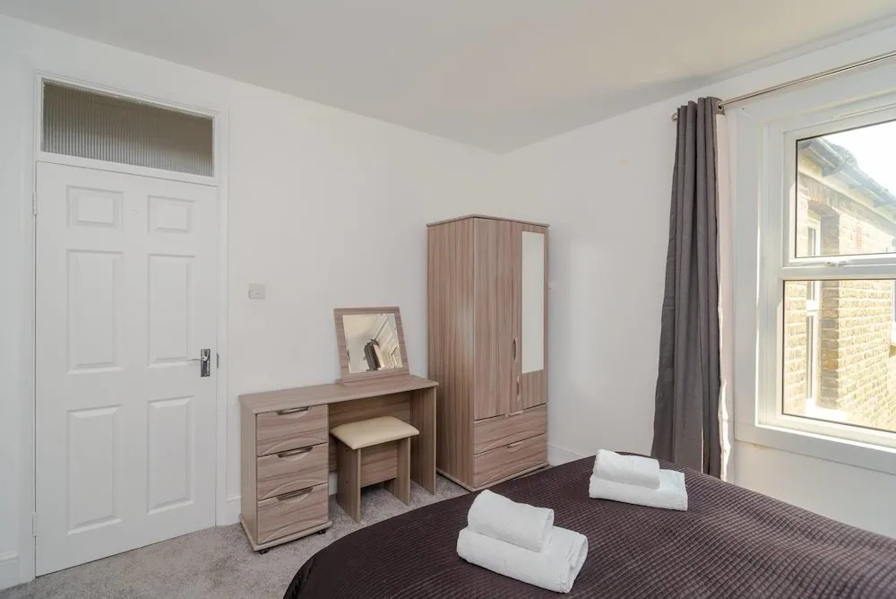 Bright 2 Bedroom Flat Easy Access to London Bridge