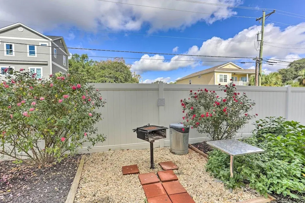 Walk to Ocean: Cozy Condo in North Myrtle Beach!