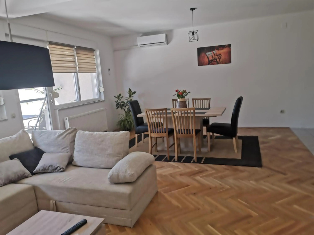 Seasons apartmani
