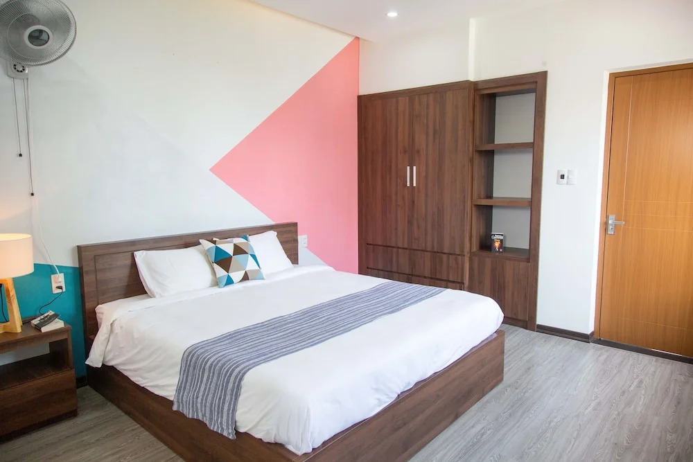 Royal Lion Hotel and Apartment