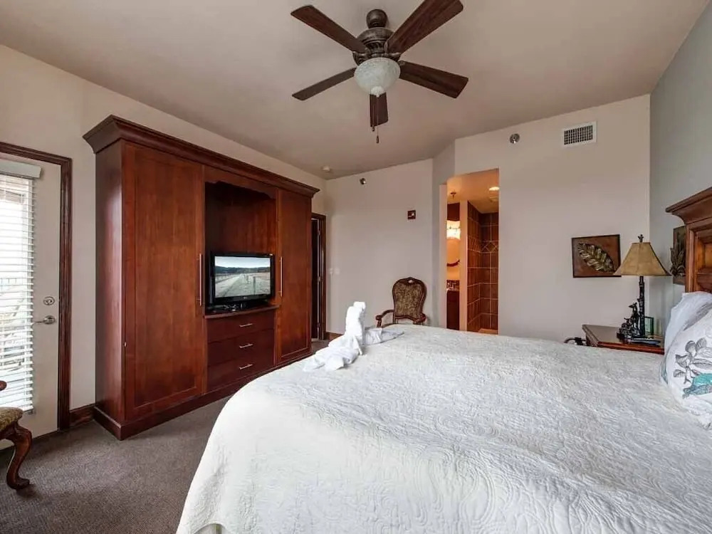 Pinnacle Condo 2 Bedroom Mountain View Home with Hot Tub